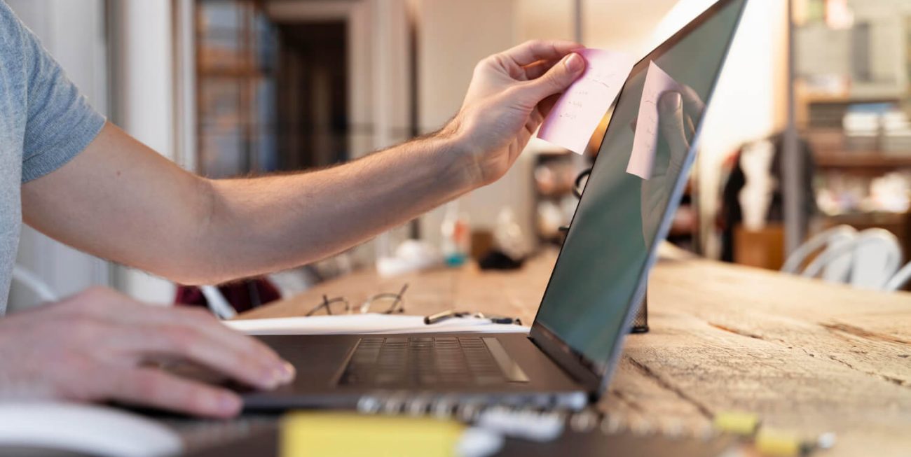 WordPress web na laptopu mikro firme